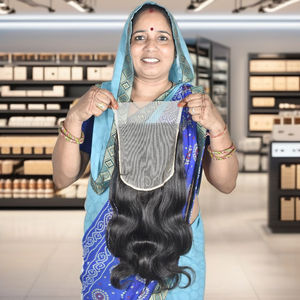 Fournisseur de cheveux indiens vierges de qualité supérieure, alignés sur la cuticule, couleur naturelle, fermeture noire, style ondulé, disponible à la vente. - Product Image 1