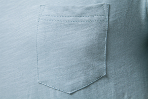 T-shirt pour homme bleu clair à manches courtes, col rond, coupe classique, vêtement décontracté, couleur unie, 100% coton jersey tricoté, design avec poche - Product Image 3