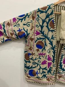 Veste brodée TNT Vintage Suzani multicolore faite à la main Vêtements pour femmes Manteau Veste courte en coton brodé Suzani - Product Image 5