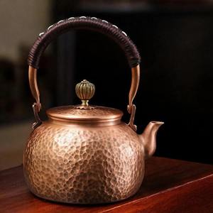 Bouilloire à thé vintage de luxe en cuivre avec bec courbé élégant, poignée décorative en cuivre, couvercle assorti et corps en cuivre martelé - Product Image 2