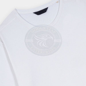 Completo Sportivo Estivo da Uomo Personalizzato: T-Shirt e Pantaloncini Traspiranti per Corsa e Palestra - Product Image 6