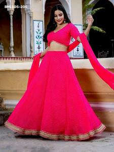 Lehenga Choli Étnico de Georgette Suave con Estampado Leheriya, Adornos de Zari y Cordón, Aspecto Elegante en Colores Impresionantes, Ideal para Festivales - Product Image 6