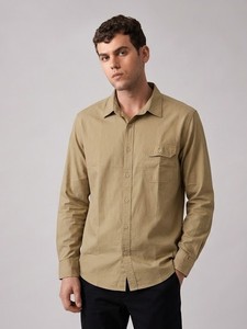 เสื้อเชิ้ตผู้ชายสีกากี ผ้าฝ้ายลำลอง แขนยาว ปกคอพับ สีพื้น ผ้าป๊อปลิน ระบายอากาศได้ดี กันยับ ติดกระดุมเม็ดเดียว - Product Image 1