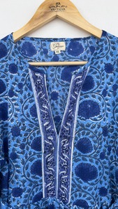 Vestido Maxi de Algodón con Estampado Floral Azul para Mujer, Estampado a Mano, Cuello en V, con Cinturón, Estilo Boho, para Vacaciones - Product Image 3