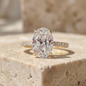 Bague de fiançailles élégante en or jaune 14 carats massif avec diamant ovale de laboratoire, style pavé, pour femme, idéale pour mariage, fête ou demande en mariage - Product Image 5