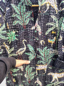 เสื้อแจ็คเก็ตผู้หญิงไซส์ใหญ่ลายพิมพ์ป่าสไตล์วินเทจ คอตั้ง แต่งผ้าแบบควิลท์ กระดุมแถวเดียว สวมใส่สบายๆ สำหรับฤดูใบไม้ร่วง - Product Image 4