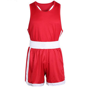 Singlet de lucha libre unisex rojo con ribete blanco, conjunto de camiseta sin mangas de malla transpirable y pantalones cortos para adultos, para todas las estaciones. - Product Image 1