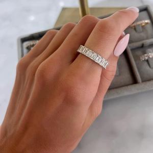 Anillos de Boda de Oro Sólido de 14K con Esmeralda y Diamantes Cultivados en Laboratorio, Engastados con Puntas, Media Eternidad, Apilables, Brillantes, Combinables para Novia - Product Image 6