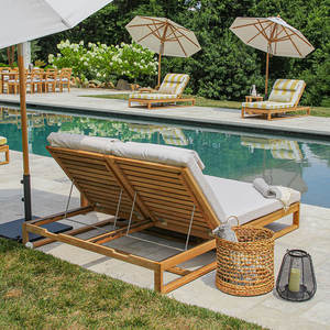 Chaise longue d'extérieur moderne en teck massif de qualité supérieure avec dossier inclinable réglable et coussin épais pour villa, hôtel, bord de piscine - Product Image 2