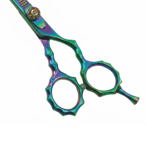 Ciseaux à effiler professionnels en titane de haute qualité, fabriqués au Pakistan, avec poignée texturée, pour salon de coiffure. - Product Image 5