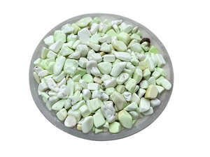 Pierres précieuses en gros : Copeaux de Chrysoprase Citron Lumineux, Pierres de Guérison en Cristal Polies pour la Décoration Intérieure et le Feng Shui (Inde) - Product Image 2
