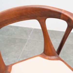 Chaise de salle à manger en bois nordique de qualité supérieure avec dossier et accoudoirs rembourrés, design moderne pour la maison, l'hôtel, l'appartement, le restaurant PISANO - Product Image 5