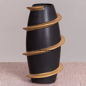 Vases et pots à fleurs en métal émaillé au design élégant et courbé, de bonne qualité, pour la décoration intérieure et les articles de décoration de pièce. - Product Image 1