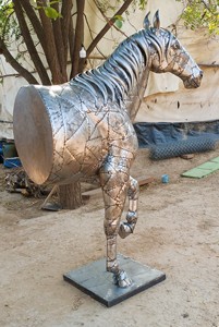 Escultura de Caballo de Metal para Jardín y Hogar - Product Image 4