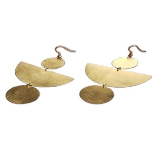 Pendientes de bucle de leopardo, impresionante par de pendientes circulares, aretes colgantes de latón cepillado natural - Product Image 2