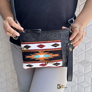Bolso de Mano Elegante con Diseño Azteca en Tela Jacquard, Tallado a Mano, Color Negro, Cierre de Cremallera, Ligero, Cuero Genuino - Product Image 1