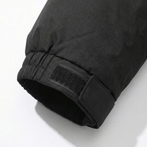 Chaqueta Acolchada Negra con Múltiples Bolsillos |   Abrigo Táctico Extra Grande con Capucha |   Chaqueta Bomber Acolchada de Alta Resistencia |   Fabricante OEM Personalizado - Product Image 5