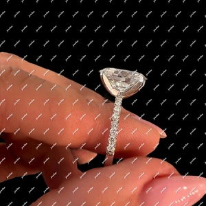 Bague la plus vendue pour femmes, avec un éclat brillant, idéale pour les mariages, les fiançailles et les soirées. Disponible pour l'exportation, prix depuis l'Inde. - Product Image 4
