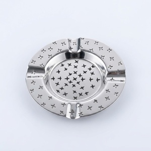 Cendrier rond en acier inoxydable avec logo personnalisé, cendrier à cigarettes et cigares en métal, résistant au vent, accessoire de fumage sans fumée pour bar - Product Image 1