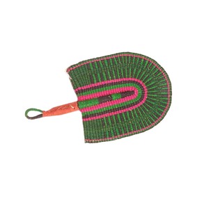 Éventail artisanal en jonc de mer tressé vert et rose, décoratif, à tenir à la main, style ethnique traditionnel, pour la décoration intérieure. - Product Image 3