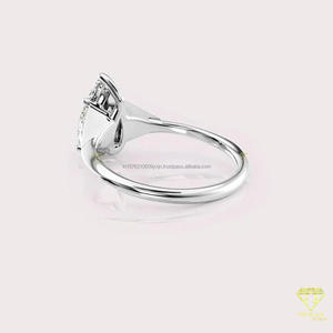 Bague de fiançailles en moissanite taille poire avec pierres latérales triangulaires en or blanc, bague de mariée à trois pierres, bague de promesse élégante, bague de mariage - Product Image 4