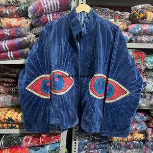 Chaqueta de algodón Suzani hecha a mano en India, chaqueta corta bordada a mano, abrigo unisex, chaqueta corta Suzani hecha a mano - Product Image 2