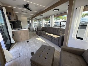 Nouveau 2026 F-o-r-e-s-t R-i-v-e-r Wildwood L-o-d-g-e 40F-D-E-N - Product Image 5