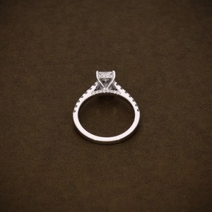 Anillo de Compromiso Elegante con Diamante Cultivado en Laboratorio, Corte Radiante, Certificado VVS2, con Joyería Nupcial de Diamantes para Mujer - Product Image 4