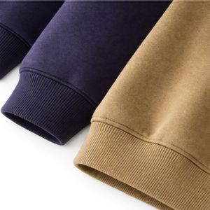 เสื้อสเวตเชิ้ตผู้ชายผ้าฟลีซคอตตอน 100% พรีเมียม เนื้อนุ่ม อุ่น ระบายอากาศได้ดี กันน้ำ แห้งเร็ว แขนเสื้อแบบแร็กแลน คอกลม สวมหัว สไตล์สตรีทแวร์ - Product Image 4