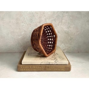 Panier à pain hexagonal artisanal en bois de noyer, vente en gros |   Fabriqué à la main à Moradabad - Product Image 1