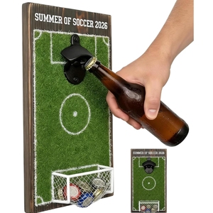Décapsuleur <span class=keywords><strong>mural</strong></span> en forme de terrain de football avec récupérateur de bouchons, ouvre-bouteille à thème football, décoration pour cuisine et salle de <span class=keywords><strong>jeux</strong></span> - Product Image 1