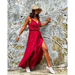 Robe longue maxi bohème rouge pour femme avec fente avant, sans manches, col en V, idéale pour l'été et les vacances à la plage - Product Image 4