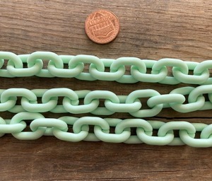 Décoration intérieure : Chaînes en résine personnalisables, très grandes et aux couleurs claires, maillons en résine multicolores de grande taille disponibles. - Product Image 5
