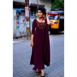 ชุดทำงานปักลาย Georgette พร้อมไวน์ dupatta - Product Image 1