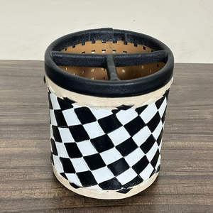 Étui à stylos en cuir véritable de vache noir et blanc, fait main et gravé, motif damier, accessoire de rangement de bureau de créateur, collection 2026 - Product Image 5