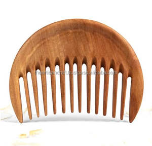 Peine de madera de estilo náutico personalizado, herramienta de estilismo pulido para esposas y recuerdo de cumpleaños de novia para cabello rizado - Product Image 1