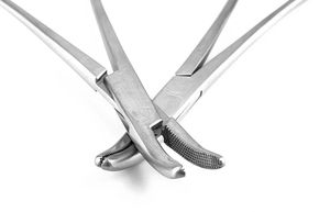 Pinzas Quirúrgicas Mayo Hegar Personalizadas para Sujetar Agujas, de Acero Inoxidable, para Microcirugía, Instrumento Médico Manual, con Certificación CE ISO13485 - Product Image 6