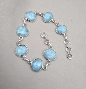 Pulsera Ajustable de Plata de Ley 925 con Gema Azul Larimar Natural Hecha a Mano para Mujer, Ideal para Aniversario - Product Image 3