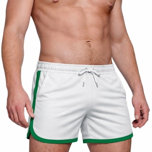 กางเกงขาสั้นกีฬาผู้ชาย แต่งแถบตัดสี เอวยางยืด มีเชือกผูก เหมาะสำหรับวิ่ง ออกกำลังกาย ใส่เล่นกีฬาในฤดูร้อน น้ำหนักเบา - Product Image 1
