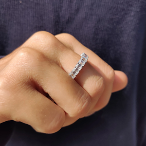 Bague élégante minimaliste en argent sterling 925 sertie de diamants moissanite taille émeraude VVS, idéale pour le quotidien des femmes. - Product Image 3