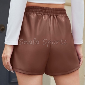 Jupe slim en cuir pour femmes professionnelles, style longueur genou, fabrication pakistanaise - Product Image 2