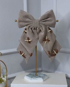 Noeuds pour cheveux brodés à la main en perles de rocaille écologiques pour filles - Conception personnalisée pour usage quotidien et mariage - Product Image 3