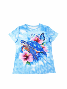 เสื้อยืดผู้หญิงสีฟ้าอ่อน ลายเต่าสีน้ำเงินและดอกชบา ดีไซน์ลายพิมพ์ชายหาดเขตร้อน สำหรับใส่ลำลอง คอกลม เสื้อฤดูร้อนลำลอง ลายดอกไม้ - Product Image 4