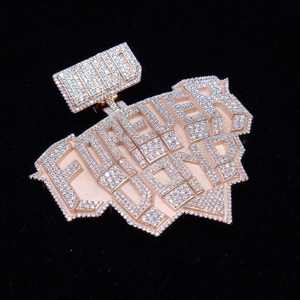 Colgante de Lujo de Plata 925 con Logotipo Personalizado, Diamante Moissanita VVS de Gran Tamaño de 3 Pulgadas con Engaste de Garra, Diseño de Medalla Redonda - Product Image 2