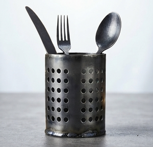 Porta Cubiertos Metálico Industrial Perforado, Organizador de Utensilios Cilíndrico Hecho a Mano para Cocina - Product Image 1