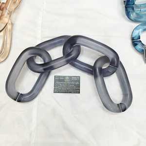 Modelo de Búho de Resina Ecológica Hecho a Mano, Decoración de Pared con Cadena y Acabado Esmaltado, Opción de Regalo para Interiores Elegantes - Product Image 3