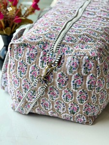 กระเป๋าเดินทางผ้าฝ้ายลายควิลท์ ทำมือ สวยงาม น้ำหนักเบา ทนทาน ลายพิมพ์บล็อกแบบดั้งเดิม เหมาะสำหรับการเดินทางช่วงสุดสัปดาห์ - Product Image 2