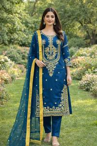 Ensemble Kurti en soie Choo pure avec broderie de fil doré Zari et sequins faits à la main, pantalon en soie Butter et dupatta en tulle fantaisie - Product Image 3
