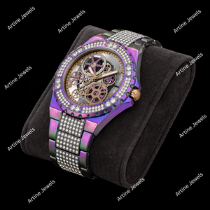 Montre à cadran squelette en cristal violet avec engrenages dorés, boîtier coloré, lunette scintillante et design audacieux style street fashion - Product Image 3