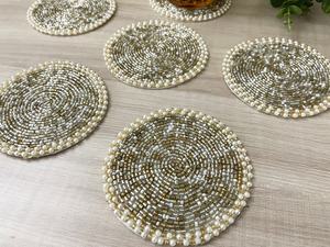Posavasos y Manteles Redondos Bohemios Hechos a Mano con Cuentas, Diseño de Perlas Blancas y Doradas, 3mm de Grosor, de Poliéster y Algodón - Product Image 1